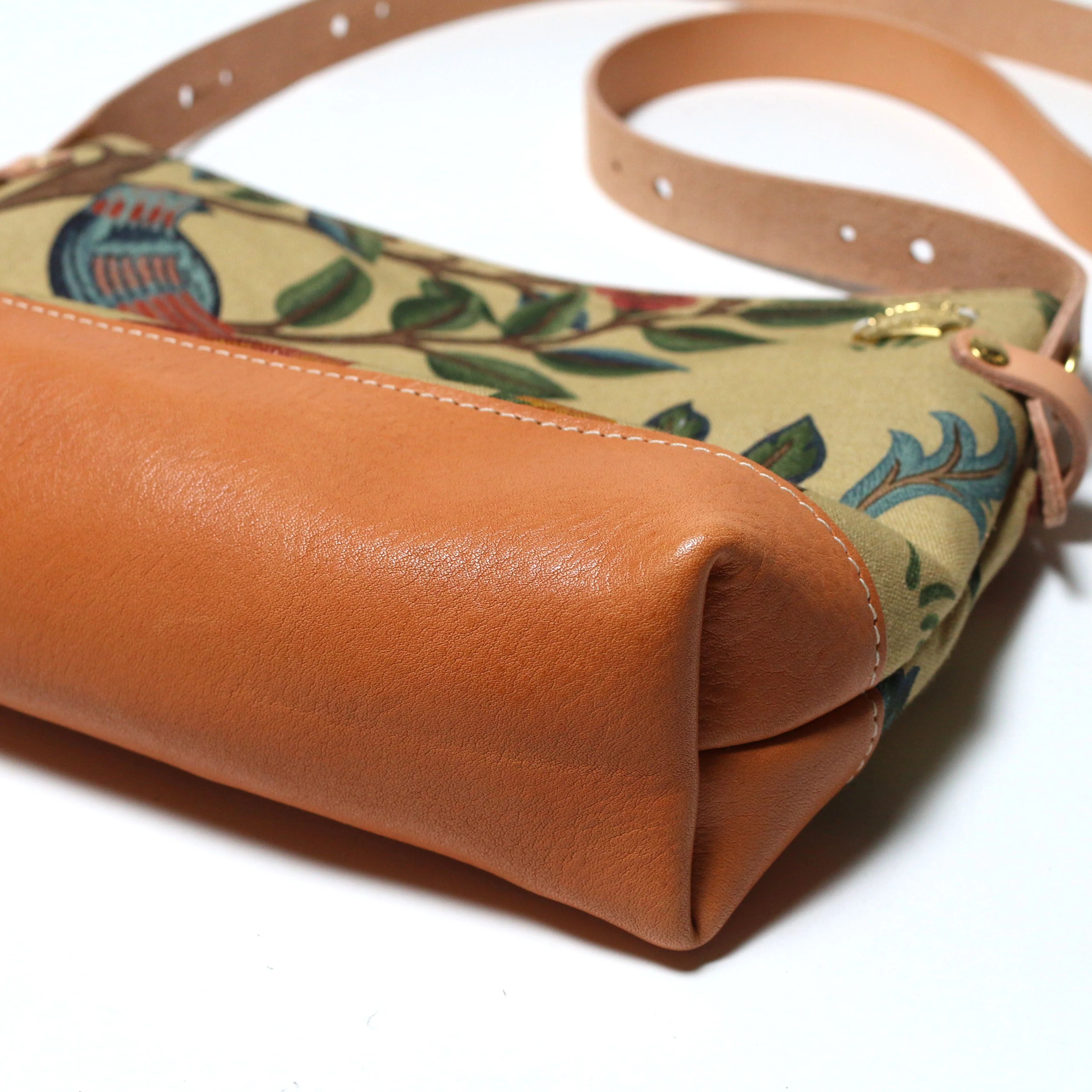 SL0835 William Morris leather bottom shoulder bag S
