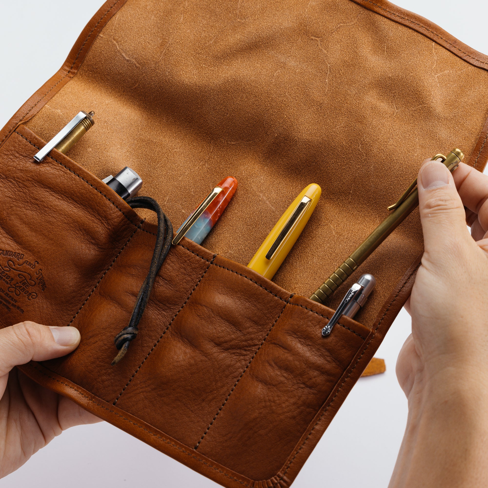 BG0020 leather roll pen case