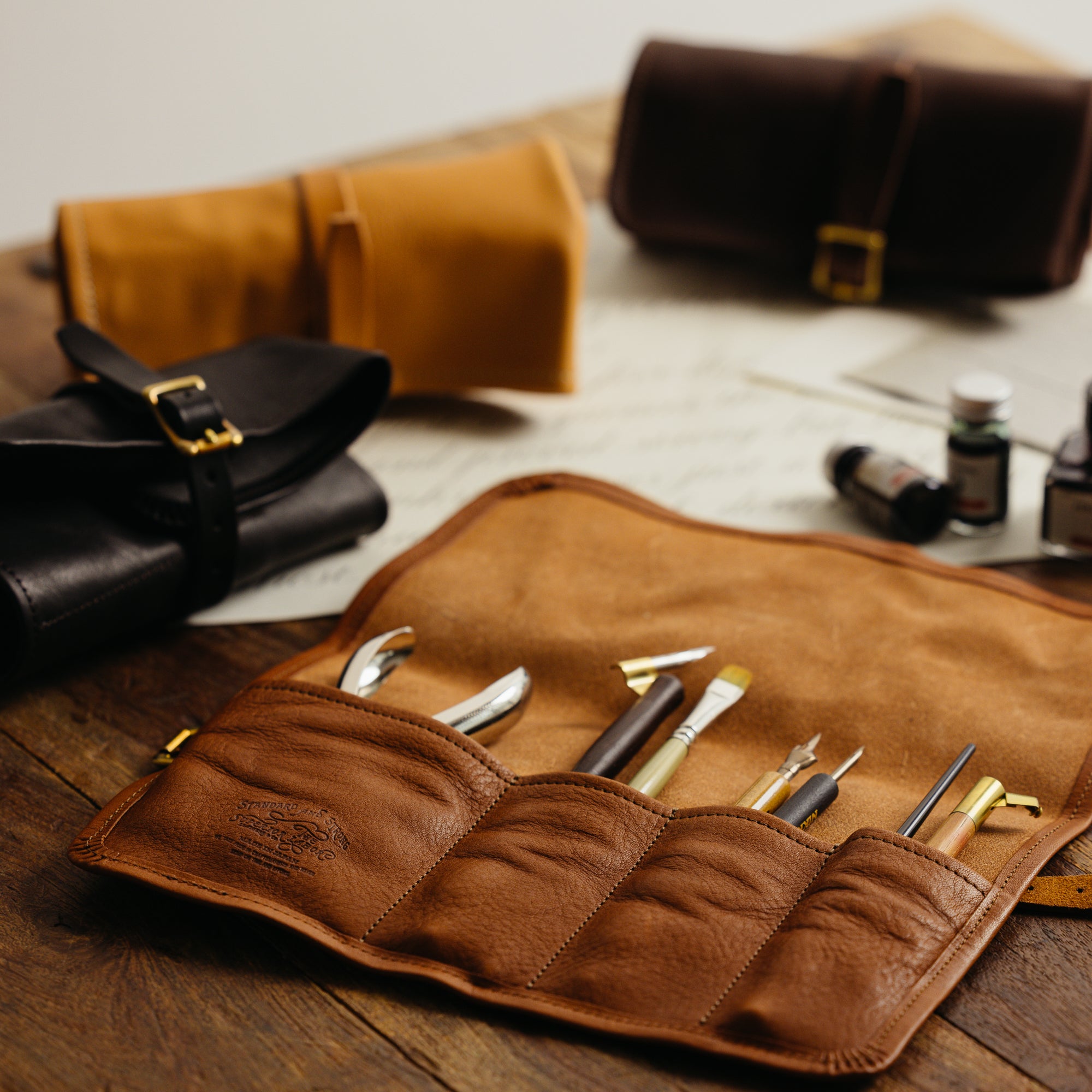 BG0020 leather roll pen case