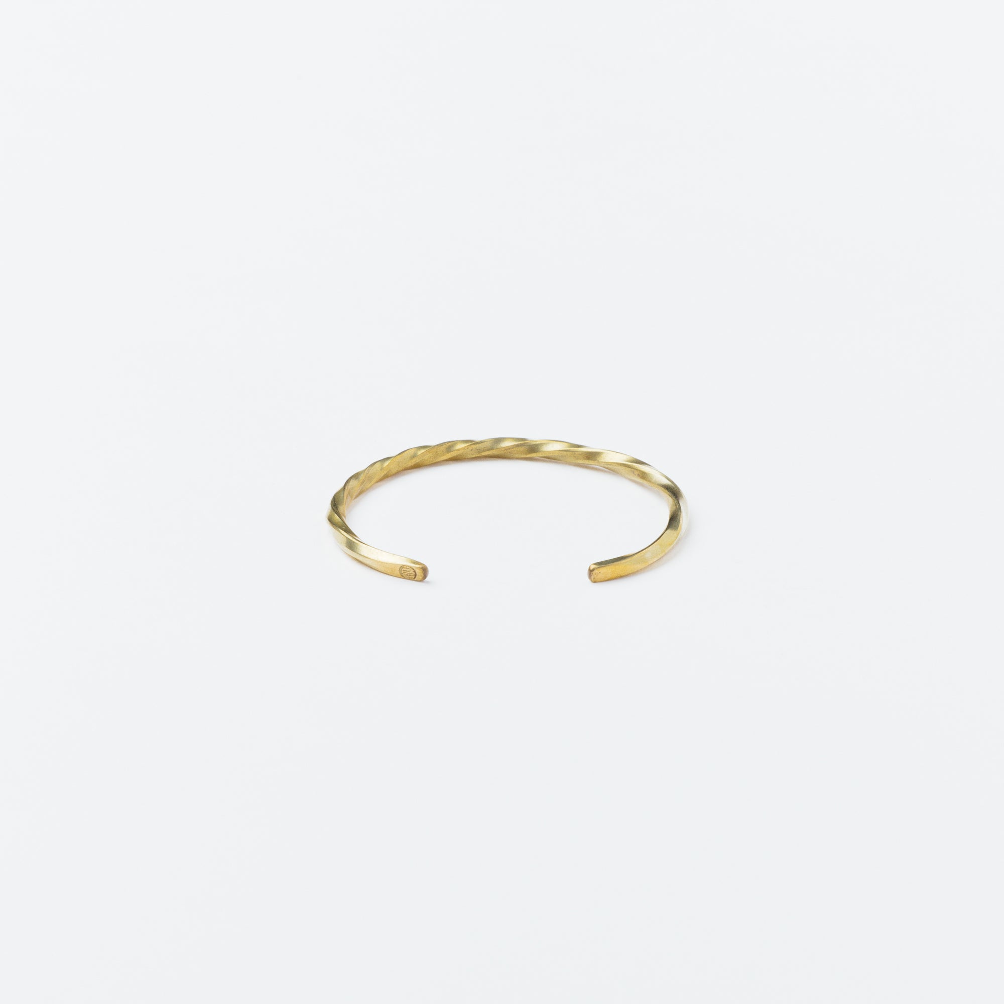 SL0067 narrow twist bangle