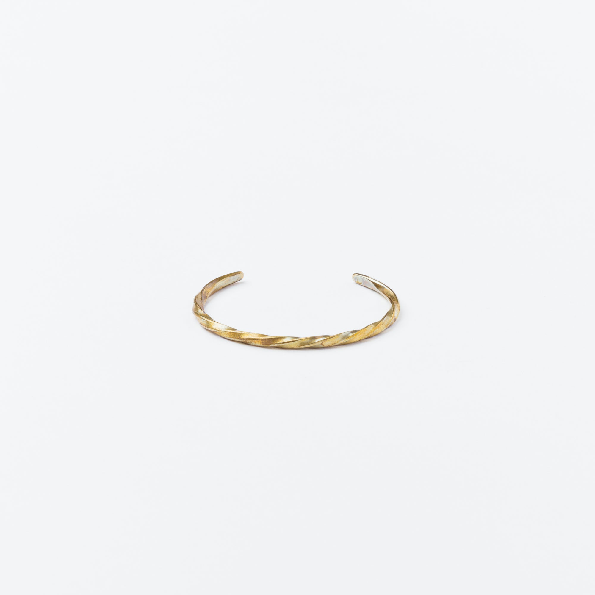 SL0067 narrow twist bangle