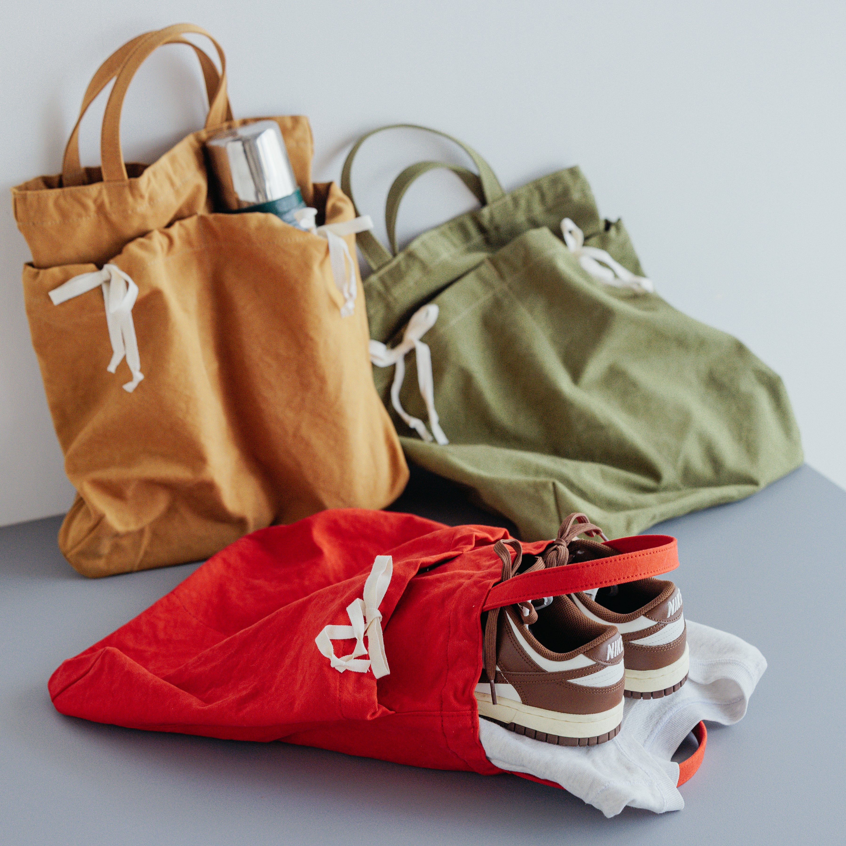 SL1704 two pocket tote bag