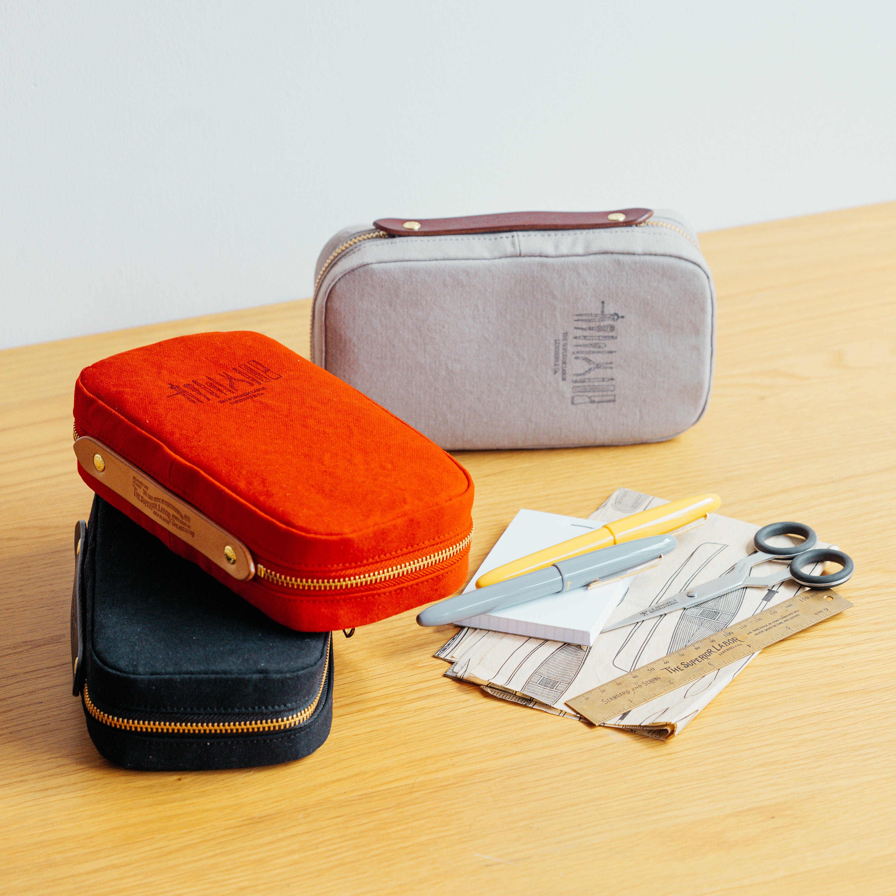 新品未使用　B7サイズ　ジップオーガナイザー　箱入り　シュペリオールレイバー Pouches