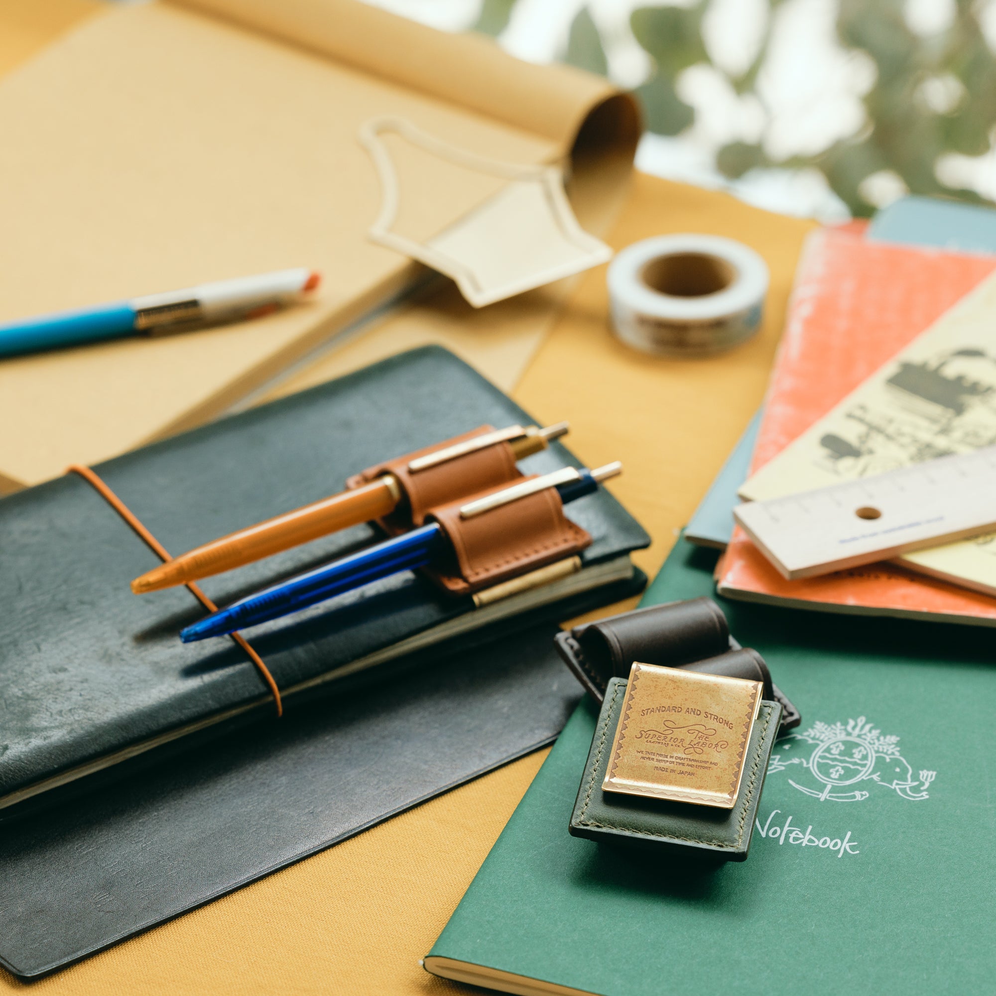 SL1753 clip pen holder/pull-up leather
