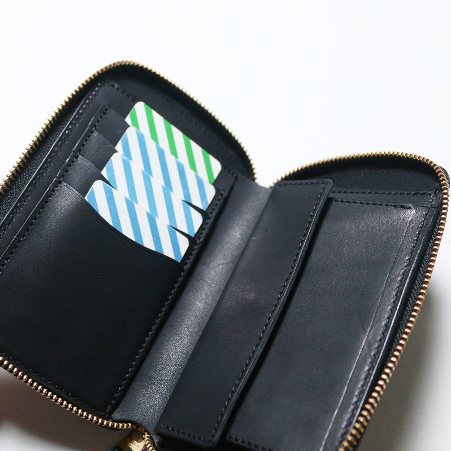 SL304 KUROZAN zip middle wallet