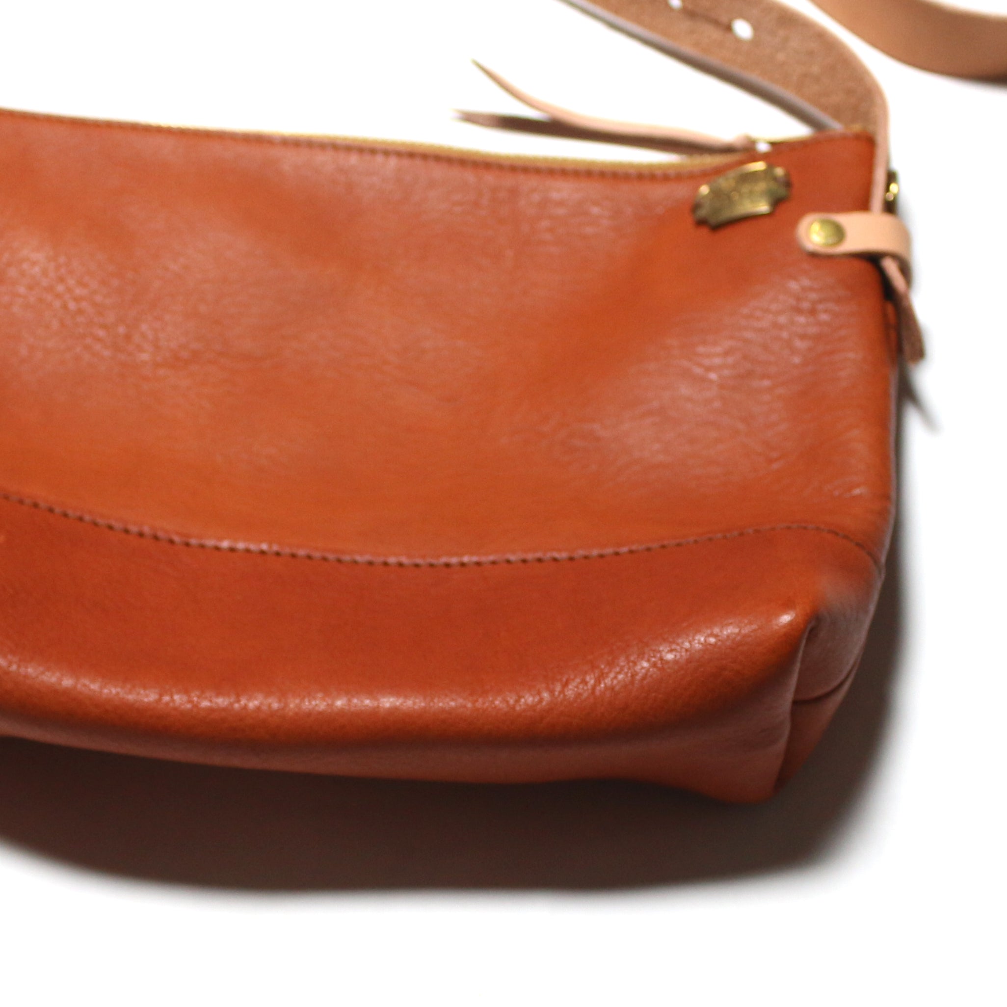 SL0046 leather shoulder bag S